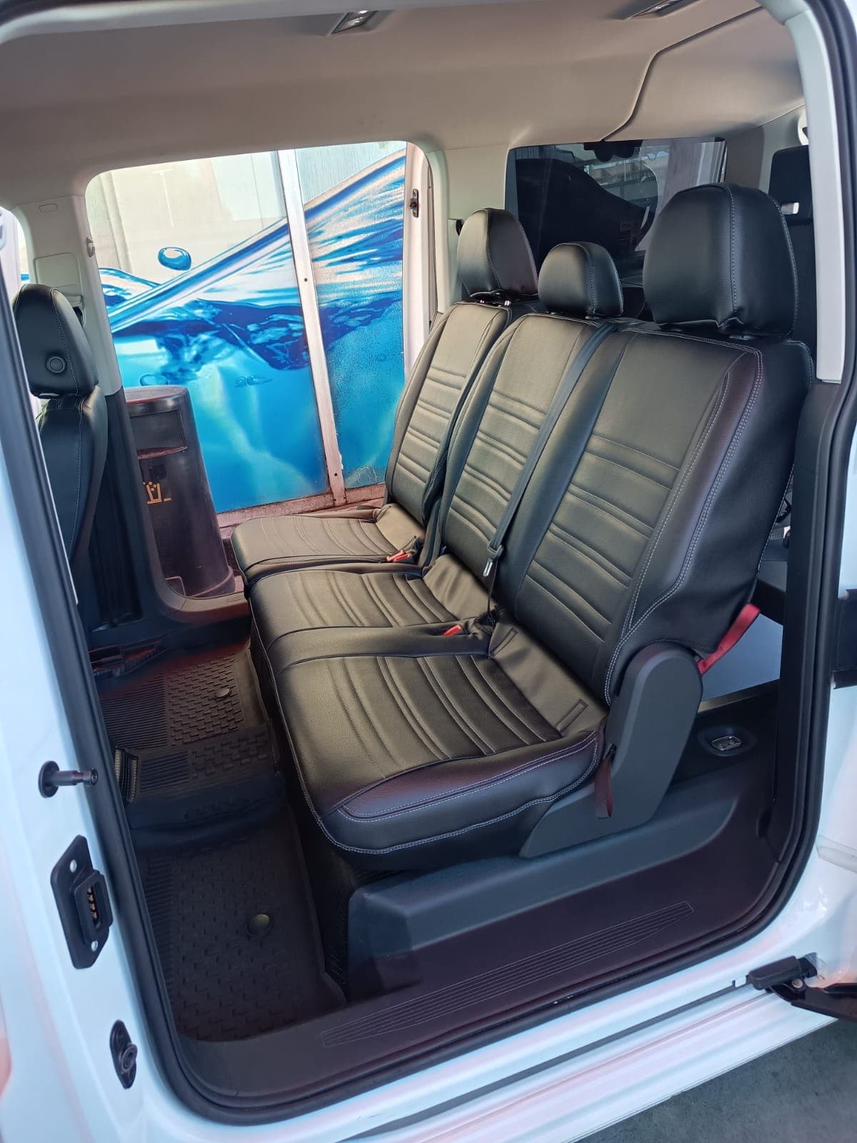 Framre kabin på Taxi Torrevieja Transfer maxitaxi