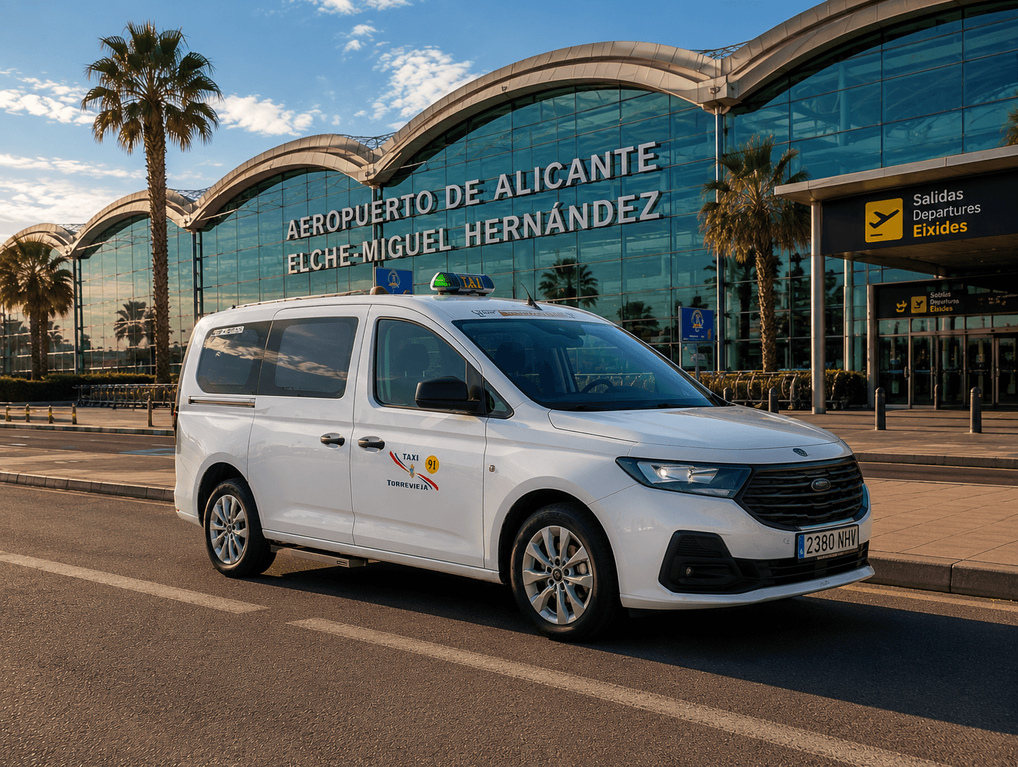 Offisiell Taxi Torrevieja Transfer-taxi ved siden av Torre del Moro, ved saltsjøene i Torrevieja